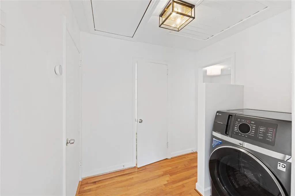 Atlanta, Georgia 30324, United States, 3 Bedrooms Bedrooms, ,2 BathroomsBathrooms,Residential,Active,240653