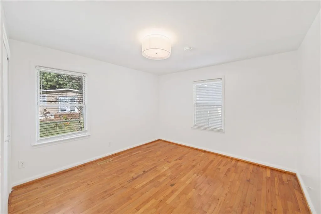 Atlanta, Georgia 30324, United States, 3 Bedrooms Bedrooms, ,2 BathroomsBathrooms,Residential,Active,240653