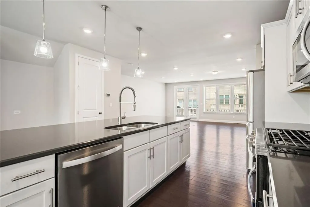 Doraville, Georgia 30360, United States, 4 Bedrooms Bedrooms, ,4 BathroomsBathrooms,Residential,Active,169424