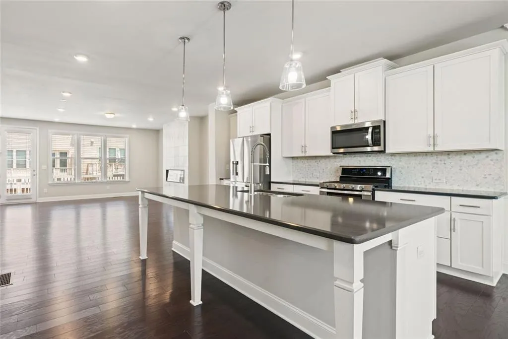 Doraville, Georgia 30360, United States, 4 Bedrooms Bedrooms, ,4 BathroomsBathrooms,Residential,Active,169424