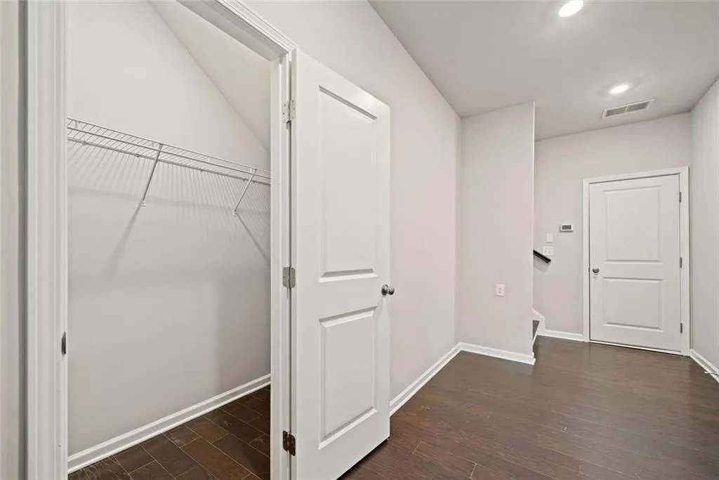 Doraville, Georgia 30360, United States, 4 Bedrooms Bedrooms, ,4 BathroomsBathrooms,Residential,Active,169424