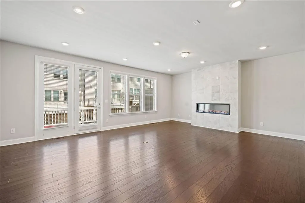 Doraville, Georgia 30360, United States, 4 Bedrooms Bedrooms, ,4 BathroomsBathrooms,Residential,Active,169424