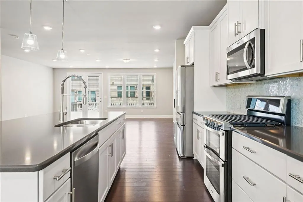 Doraville, Georgia 30360, United States, 4 Bedrooms Bedrooms, ,4 BathroomsBathrooms,Residential,Active,169424