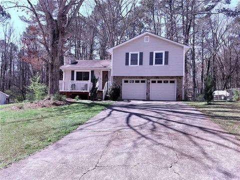 Homes For Sale - 4135 Tanglewood Rd Rd<br/> Snellville, GA 30039