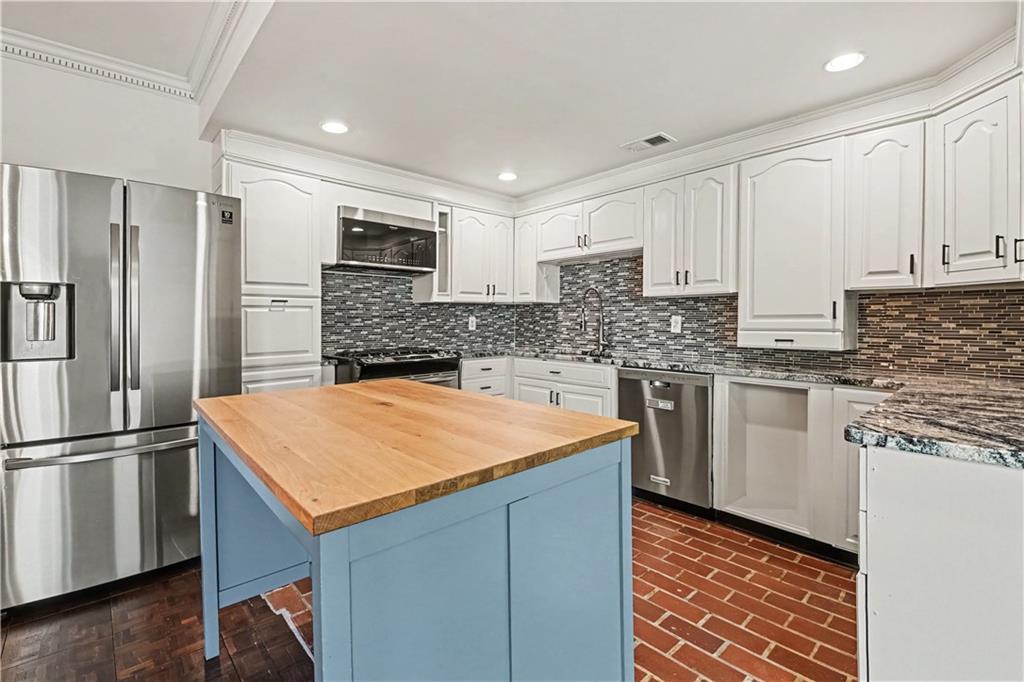 2632 Peachtree Road NW 404B
