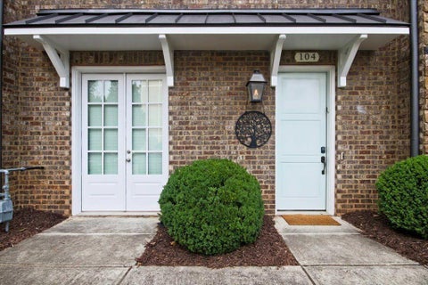 Townhouse For Sale - 104 Canton Way<br/> Roswell, GA 30075