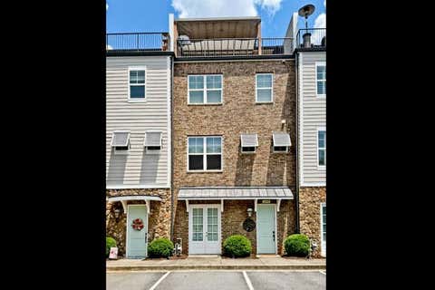 Townhouse For Sale - 104 Canton Way<br/> Fulton County, Roswell, GA 30075