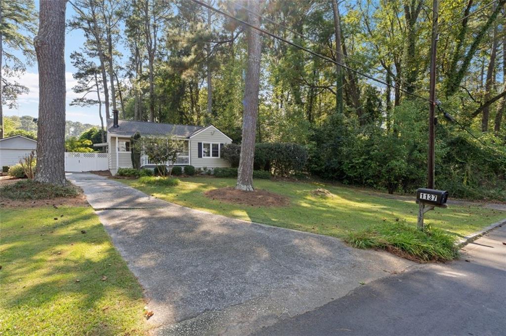 1137 Kingsley Circle NE