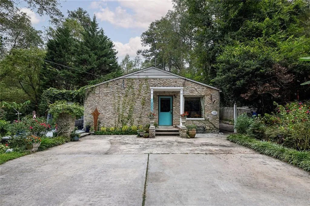 Pine Lake, Georgia 30072, United States, 3 Bedrooms Bedrooms, ,2 BathroomsBathrooms,Residential,Active,221690