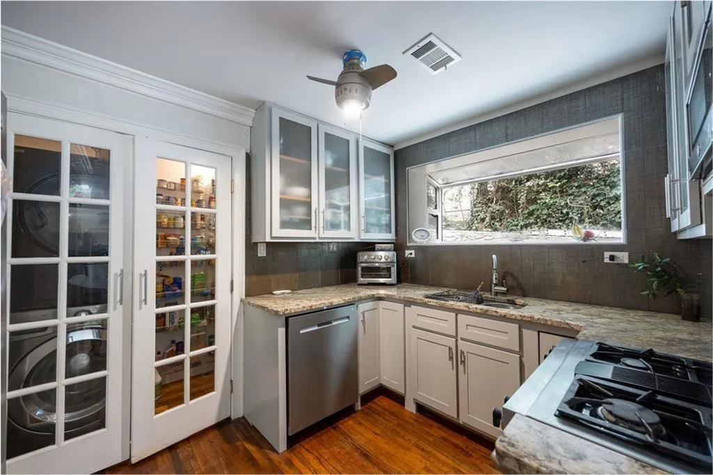 Pine Lake, Georgia 30072, United States, 3 Bedrooms Bedrooms, ,2 BathroomsBathrooms,Residential,Active,221690