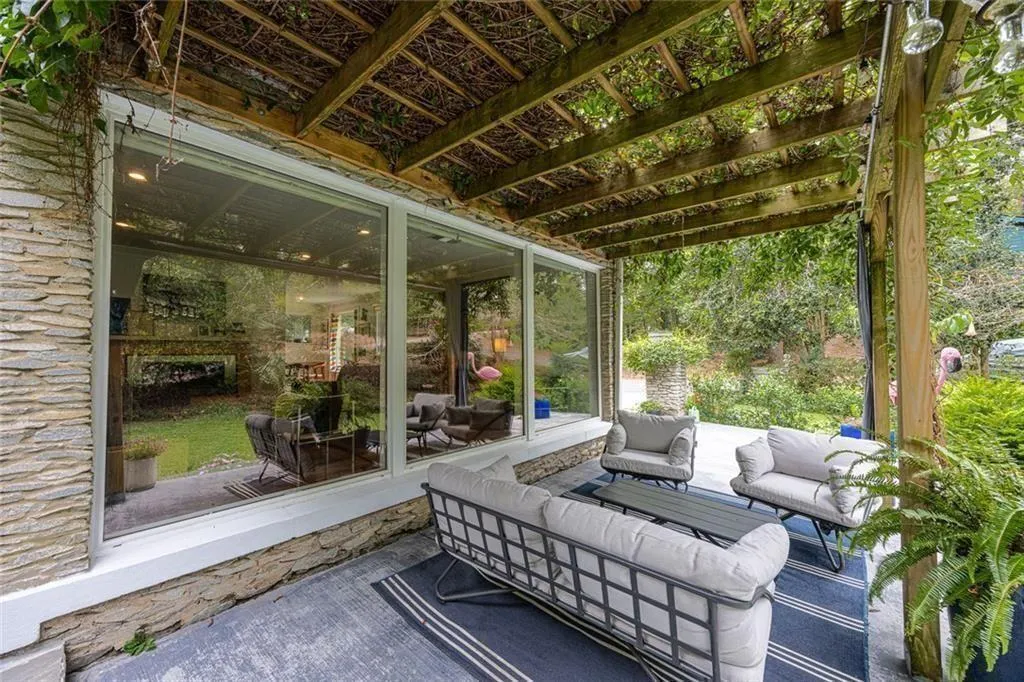 Pine Lake, Georgia 30072, United States, 3 Bedrooms Bedrooms, ,2 BathroomsBathrooms,Residential,Active,221690