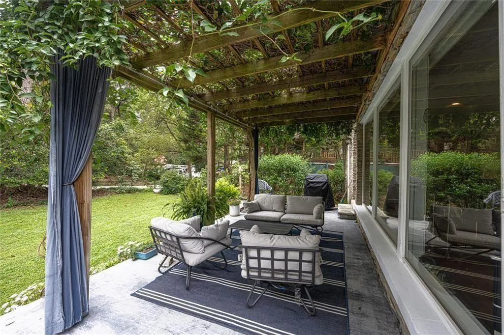 Pine Lake, Georgia 30072, United States, 3 Bedrooms Bedrooms, ,2 BathroomsBathrooms,Residential,Active,221690