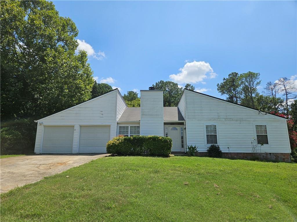 Don't miss out on this freshly painted 3 bed 2 bath ranch located in Woodstock. The property features lvp flooring and ceramic tile throughout. The kitchen features white cabinets and white appliances. Spacious family room with fireplace. Open dining area. 2 car garage with workspace and plenty of storage. Huge fenced backyard. Pets are on a case by case basis with a non-refundable $250 per pet fee due at move-in. Conveniently located to tons of shopping and dining options. Renter's Insurance is required.