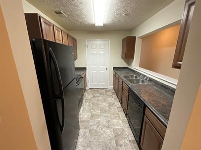 3 bedroom 2 bath condo for lease. Located near shopping, restaurants, and easy interstate access.
We are looking for an applicant with a minimum of 550+ credit score, 3x rent for income, and no recent evictions or bankruptcies. Risk free application process, if we cannot get you approved we will refund your application fee!