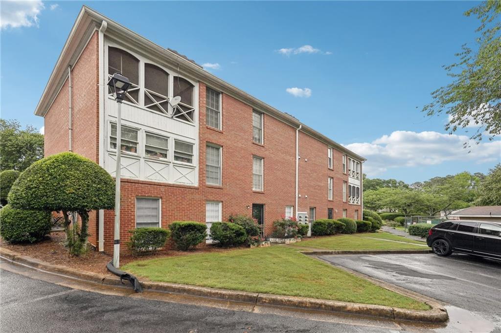 Welcome Home to Coral Ridge Commons!
Discover comfort, convenience, and community in this beautifully maintained 2-bedroom, 2-bathroom condo located in the desirable gated community — just 2.5 miles from Marietta Square!
Freshly painted and move-in ready, this charming home features a cozy fireside family room, perfect for relaxing or entertaining. The natural light-filled dining room flows effortlessly from the family room, creating a warm and inviting atmosphere. The galley kitchen offers stained wood cabinetry, stainless steel appliances, and a convenient laundry area—everything you need to make meal prep and clean-up a breeze. Both spacious bedrooms have easy access to full hall bathrooms with tub/shower combos, offering comfort, privacy, and functionality. Located in a secure, gated community, Coral Ridge Commons offers great amenities, including a swimming pool. And a variety of fantastic shopping and dining options!
Whether you're a first-time buyer, downsizing, or seeking a great investment, this home offers it all—convenience, comfort, and peace of mind.
Don’t miss your chance to own this gem—schedule your tour today and make Coral Ridge Commons your new home!