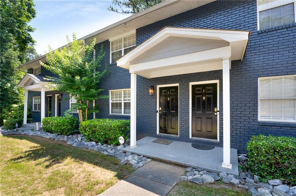Welcome to your new Brookhaven home! This 2 bedroom 1.5 bath townhome is a gem; Gated with plenty of parking, tons of community space and features including coded access to the Path 400 Greenway, this unit is a rare bird. The primary bathroom was completely renovated in 2024, all appliances including W/D remain, and the property comes along with coveted secure storage space beneath the home.
Text Kris for more information and begin your application process through Rentspree today!