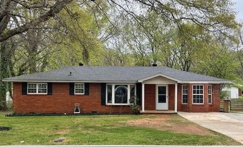 Homes For Sale - 705 Rowland Springs Road<br/> Cartersville, GA 30121