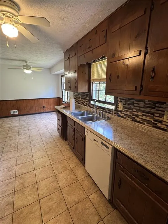 Douglasville, Georgia 30135, United States, 3 Bedrooms Bedrooms, ,2 BathroomsBathrooms,Residential,Active,239351