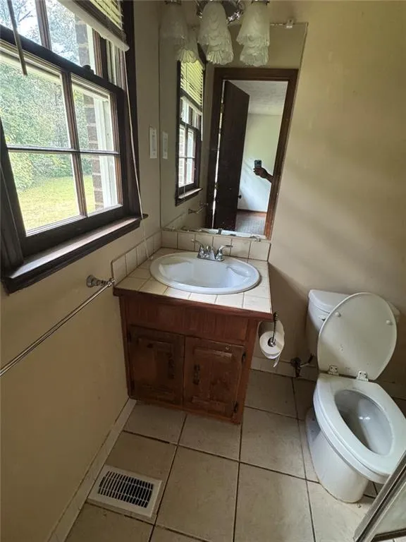 Douglasville, Georgia 30135, United States, 3 Bedrooms Bedrooms, ,2 BathroomsBathrooms,Residential,Active,239351