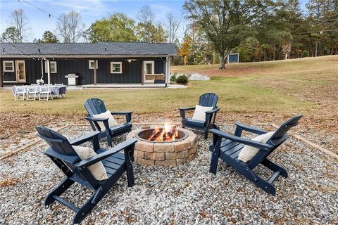 A home in Dawsonville