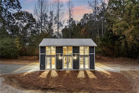 A home in Dawsonville