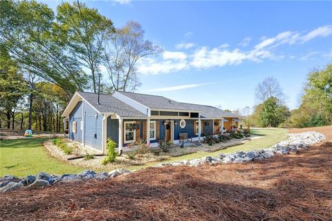 A home in Dawsonville