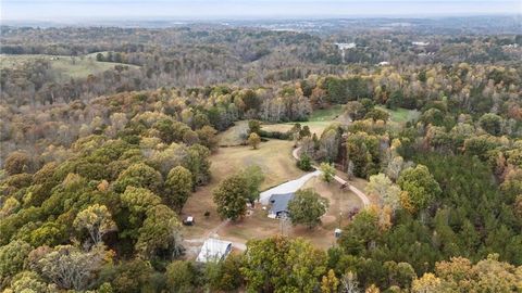 A home in Dawsonville