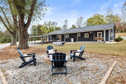 A home in Dawsonville