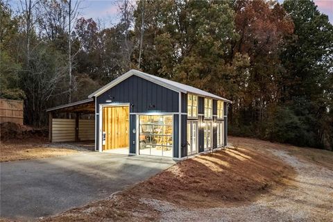 A home in Dawsonville