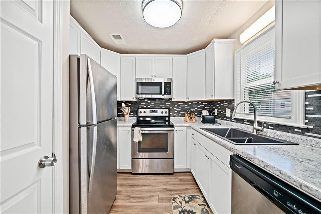 200 High Creek Drive, Roswell, Georgia image 8