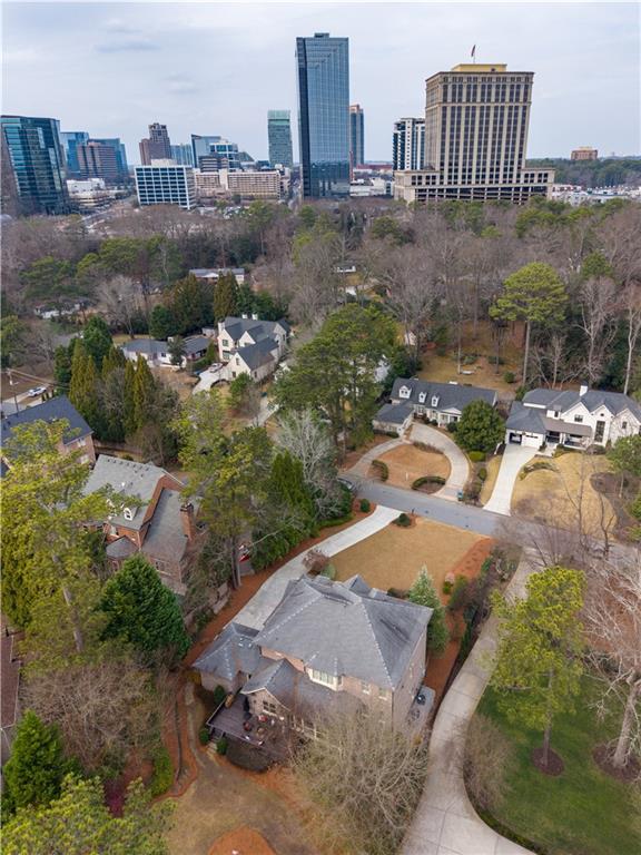 999 Ferncliff Road NE