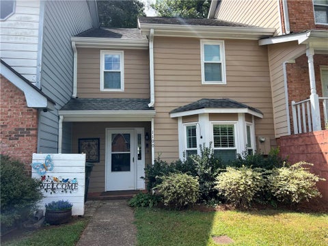 Townhouse For Sale - 1100 Country Club Place<br/> Kennesaw, GA 30144