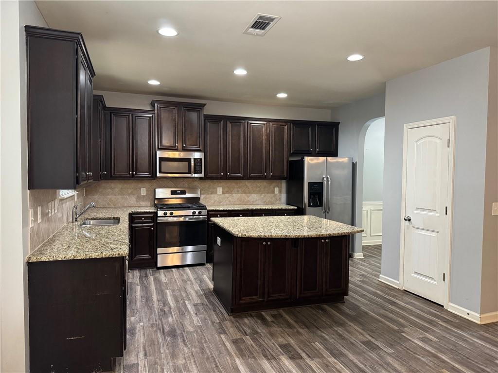 2337 Braelin Loop