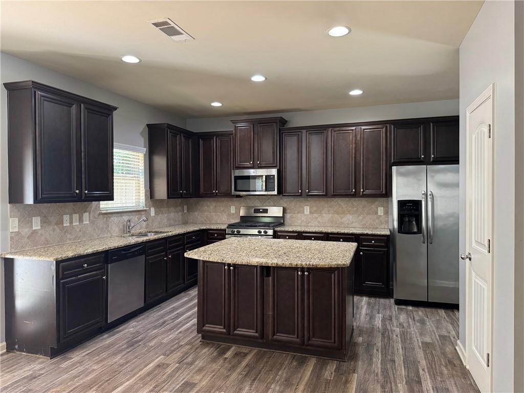2337 Braelin Loop