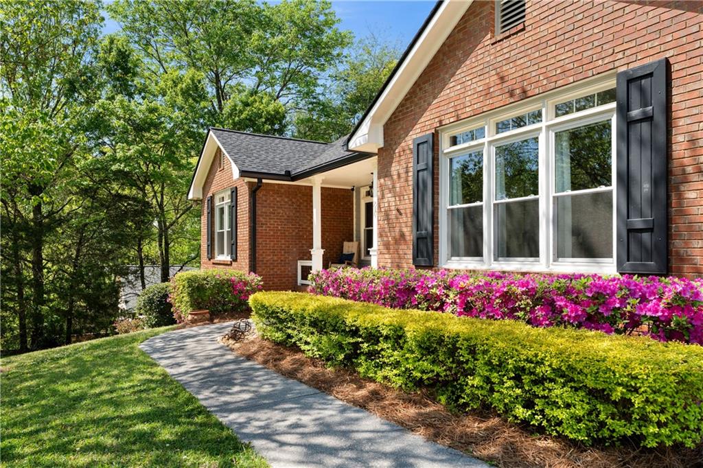 27 Cliffhanger Pointe SW