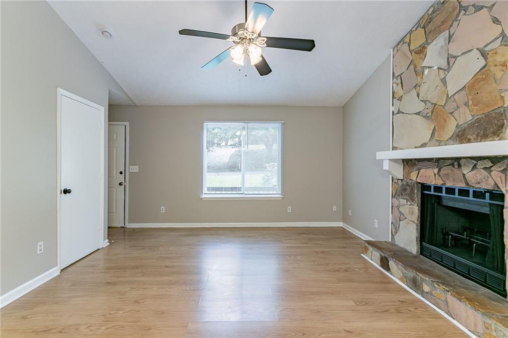 2654 Laurel View Drive, Snellville, Georgia image 8