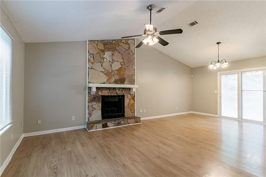 2654 Laurel View Drive, Snellville, Georgia image 7
