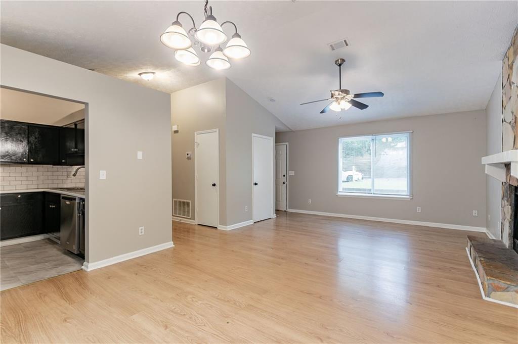 2654 Laurel View Drive, Snellville, Georgia image 10