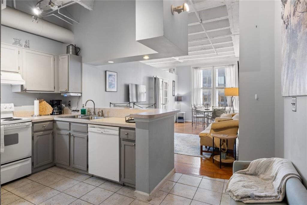 32 Peachtree Street NW 1605