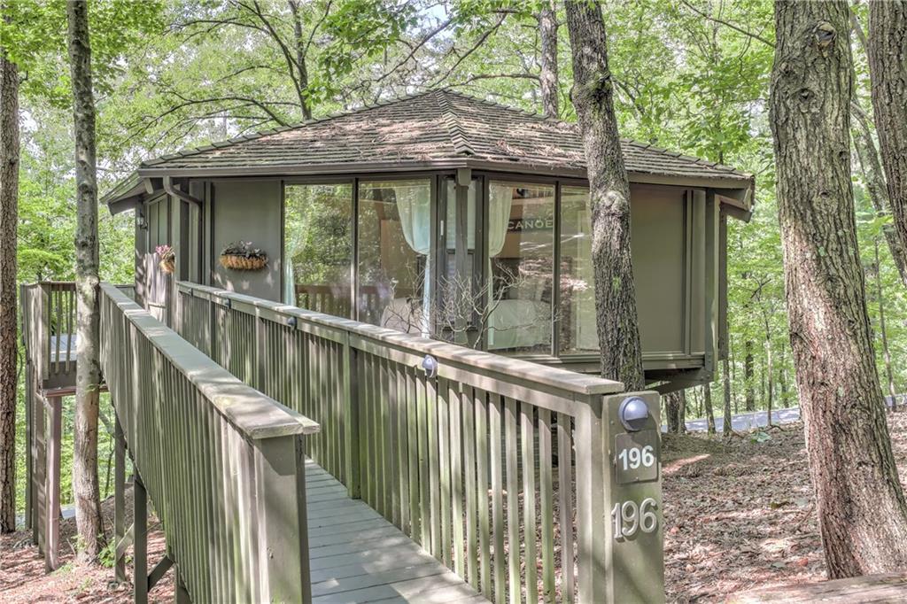 Welcome to the Treetopper Hideaway! Only 1 minute drive away from the Big Canoe Beach Club and Wellness Center