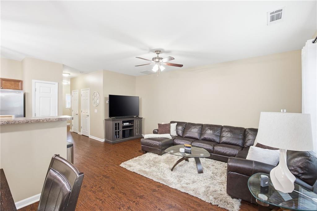 536 Oakside Place