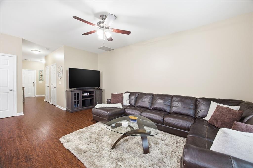 536 Oakside Place