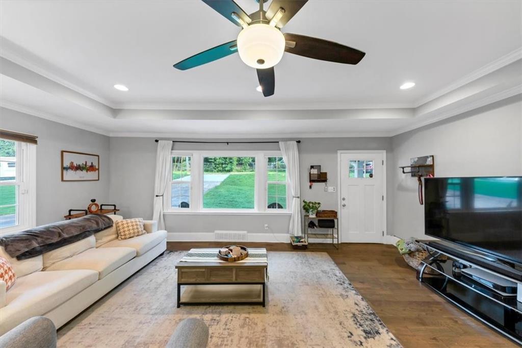 2123 Garden Circle