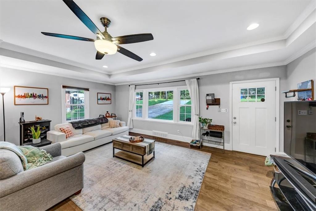 2123 Garden Circle