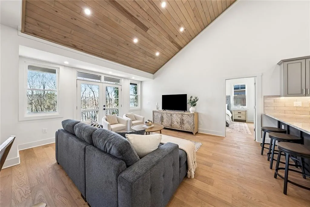 Dawsonville, Georgia 30534, United States, 3 Bedrooms Bedrooms, ,4 BathroomsBathrooms,Residential,Pending,80551