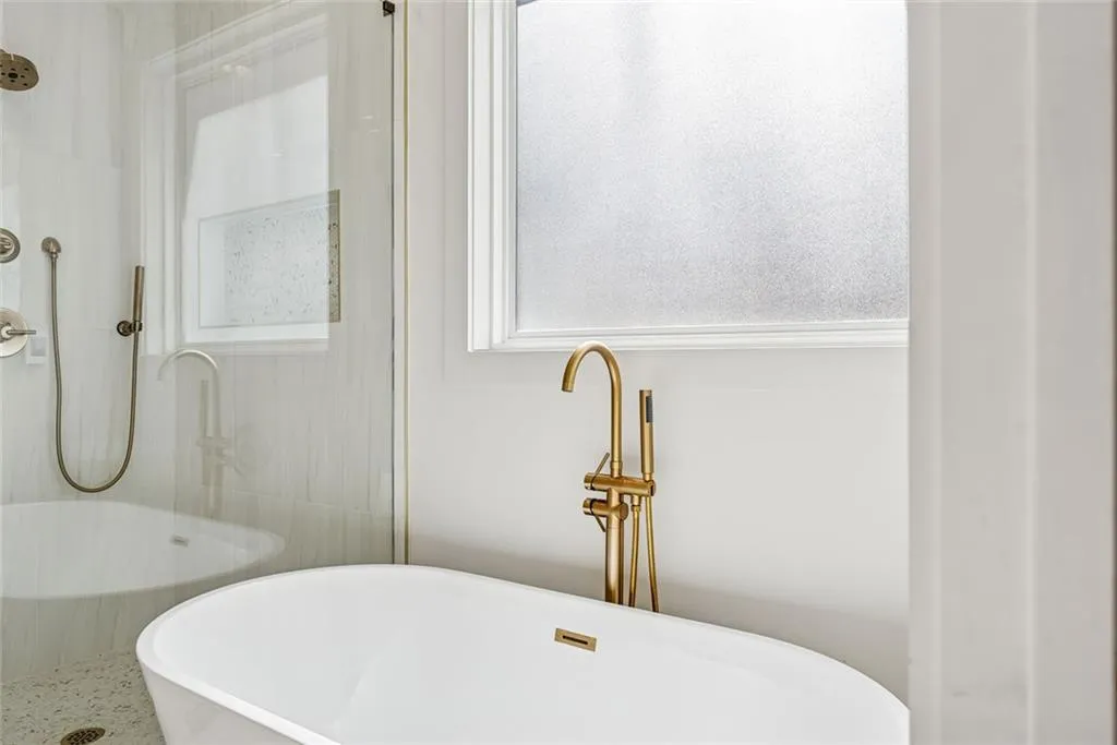 Dawsonville, Georgia 30534, United States, 3 Bedrooms Bedrooms, ,4 BathroomsBathrooms,Residential,Pending,80551