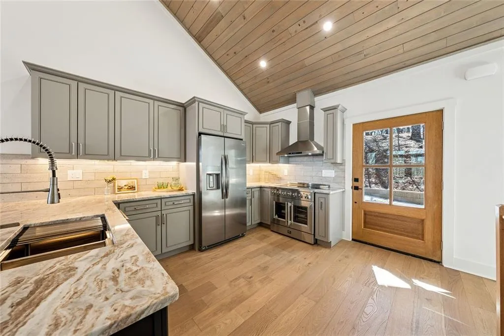 Dawsonville, Georgia 30534, United States, 3 Bedrooms Bedrooms, ,4 BathroomsBathrooms,Residential,Pending,80551