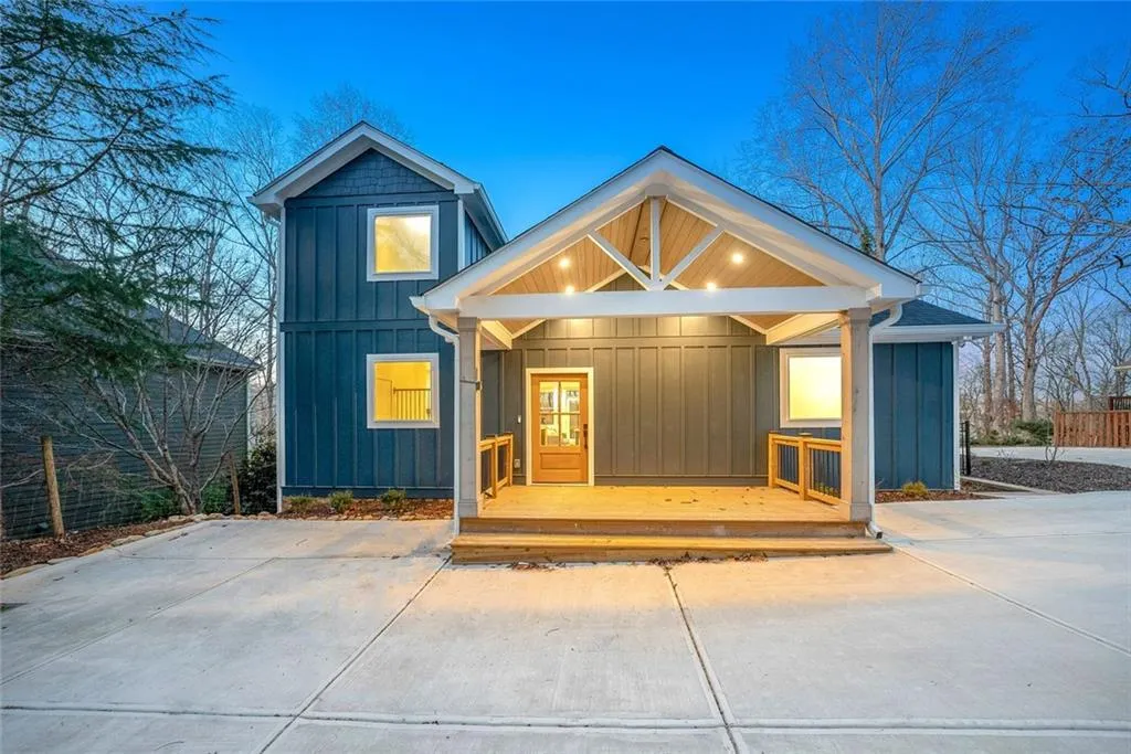 Dawsonville, Georgia 30534, United States, 3 Bedrooms Bedrooms, ,4 BathroomsBathrooms,Residential,Pending,80551