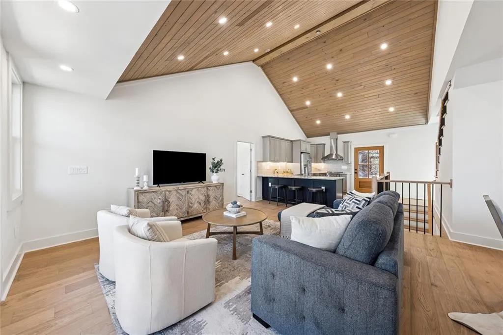 Dawsonville, Georgia 30534, United States, 3 Bedrooms Bedrooms, ,4 BathroomsBathrooms,Residential,Pending,80551