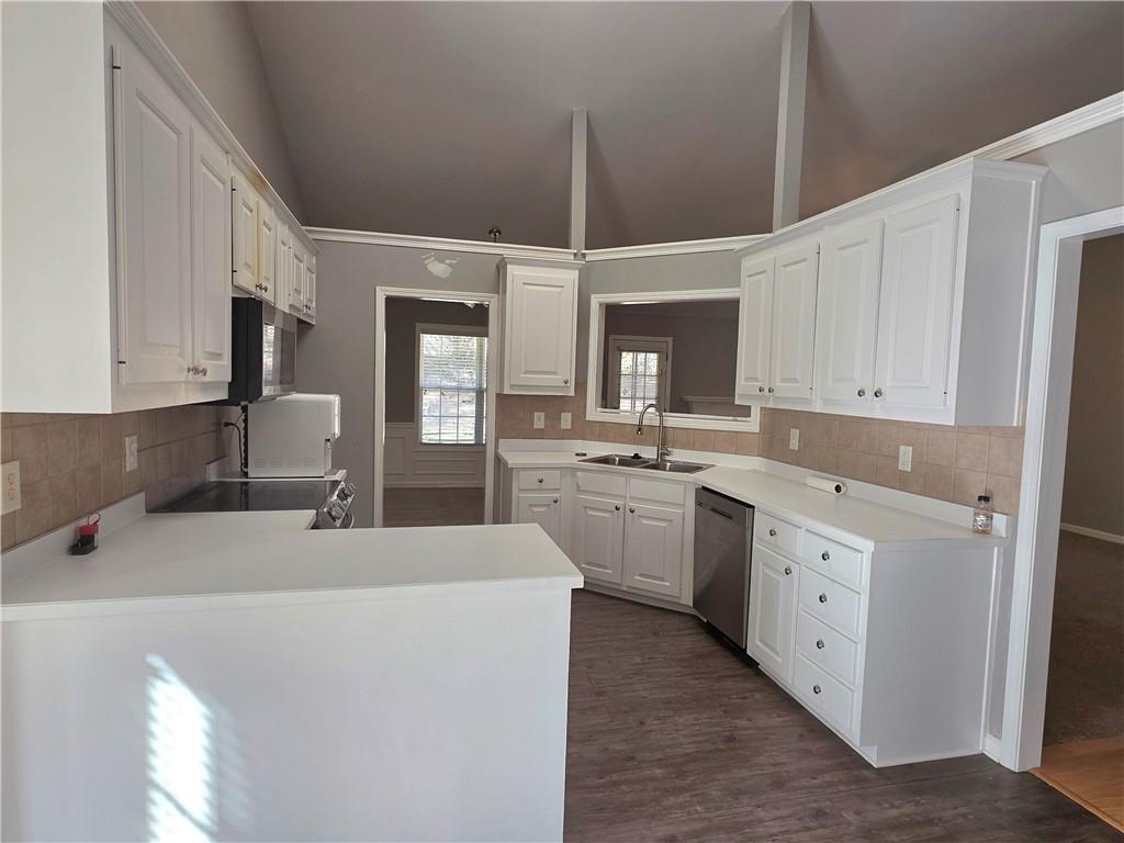 1422 Fountain Lakes Drive